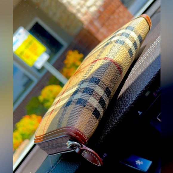 π₯ποΈπ« BURBERRY Beige/Brown Haymarket Check Coated Canvas Zip Around Walletπ₯π₯ - Picture 5 of 16